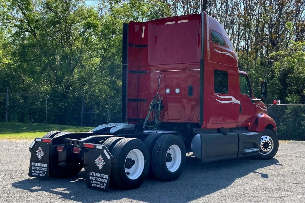 2023 CUM LT625 6X4 Sleeper