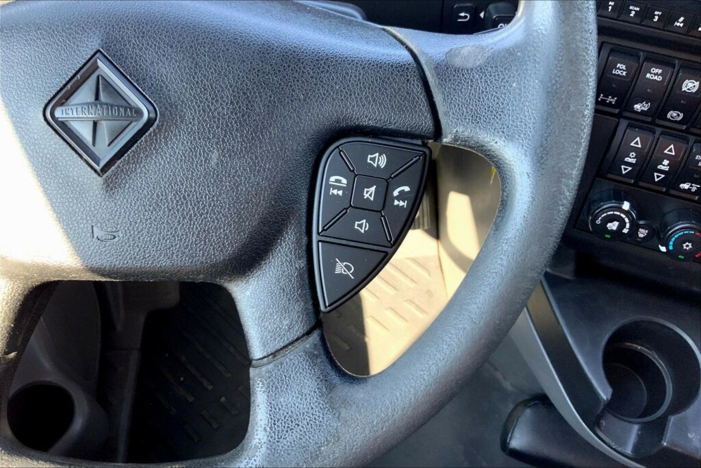 2023 CUM LT625 6X4 Sleeper