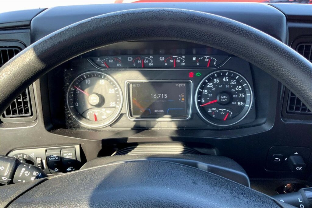 2023 CUM LT625 6X4 Sleeper