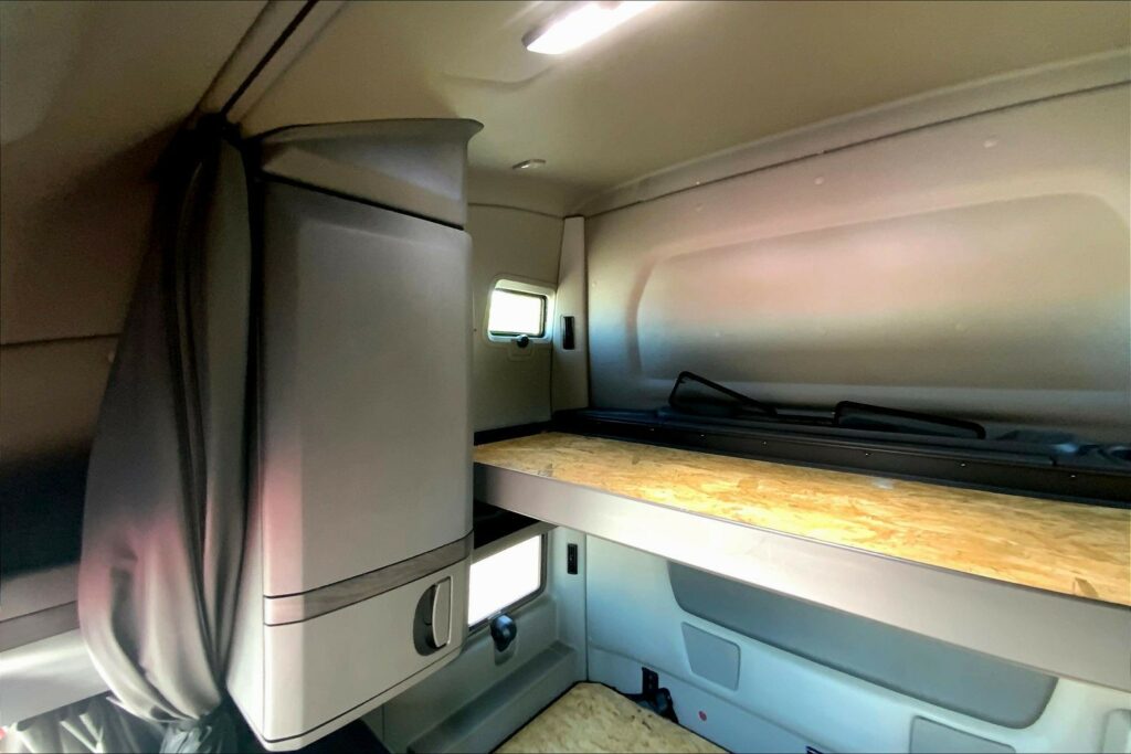 2023 CUM LT625 6X4 Sleeper