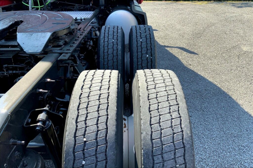 2023 CUM LT625 6X4 Sleeper