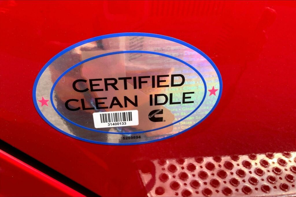 2023 CUM LT625 6X4 Sleeper