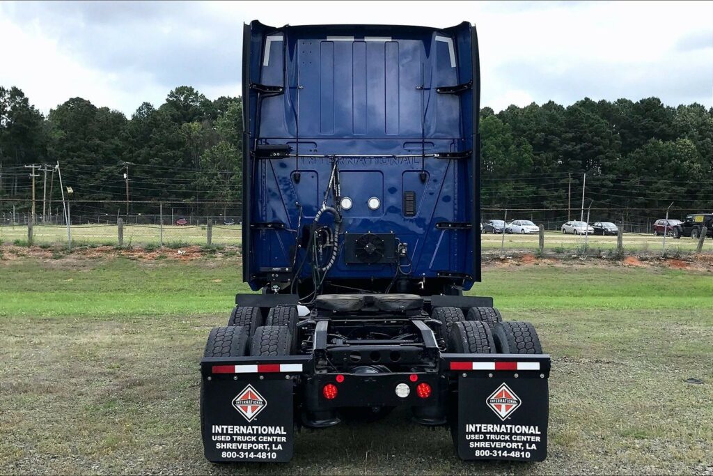 2022 CUM LT625 6×4 Sleeper