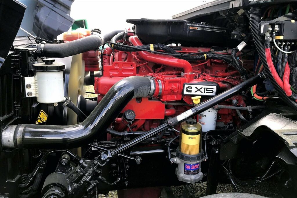 2022 CUM LT625 6×4 Sleeper