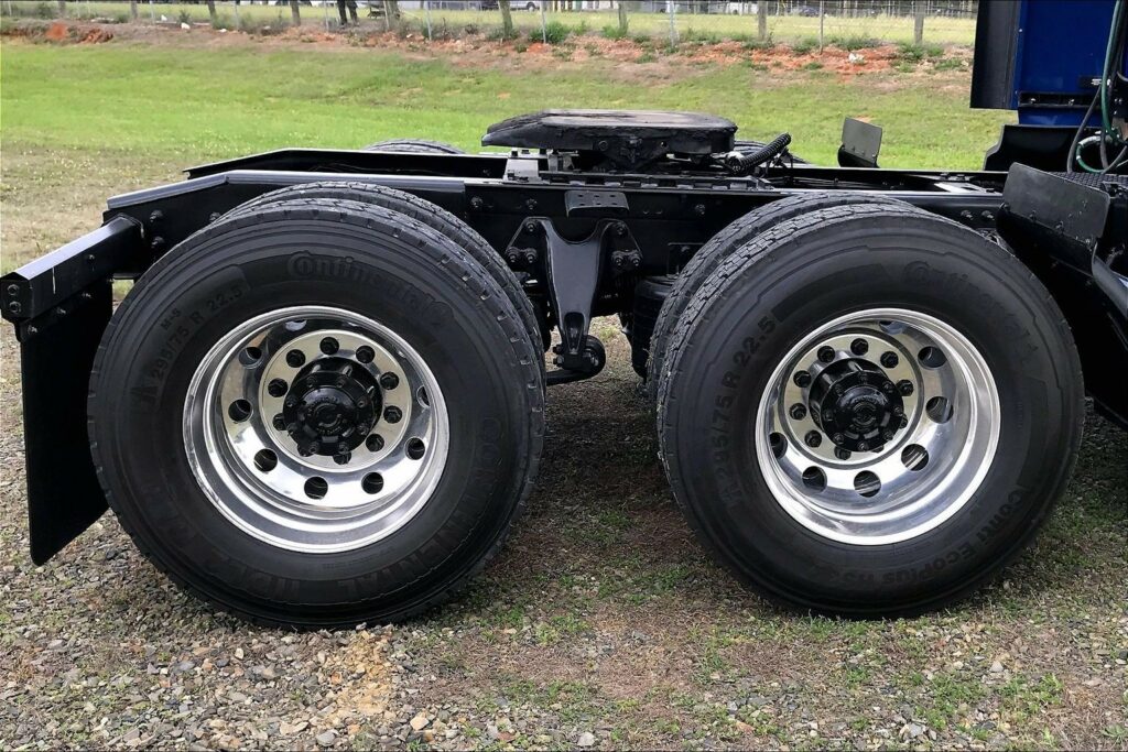 2022 CUM LT625 6×4 Sleeper