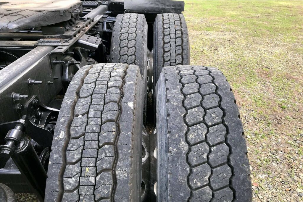 2022 CUM LT625 6×4 Sleeper