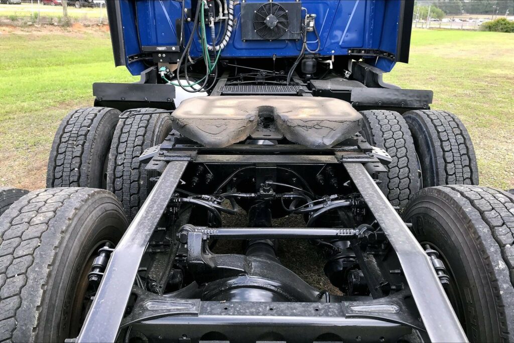 2022 CUM LT625 6×4 Sleeper