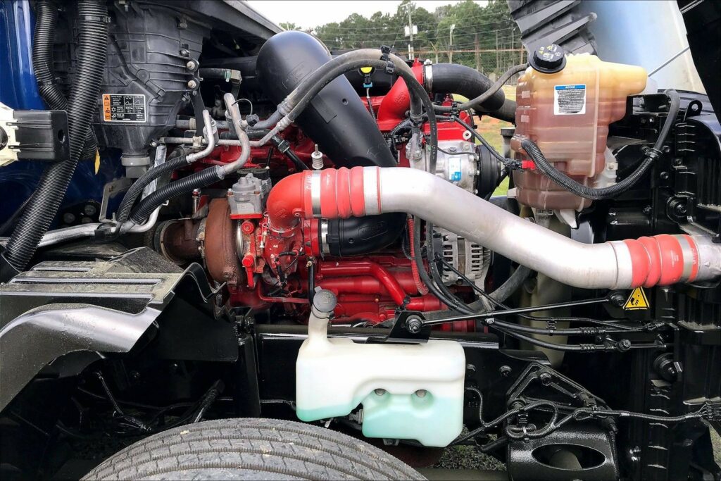 2022 CUM LT625 6×4 Sleeper