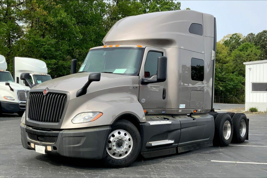 2022 CUM LT625 6×4 Sleeper