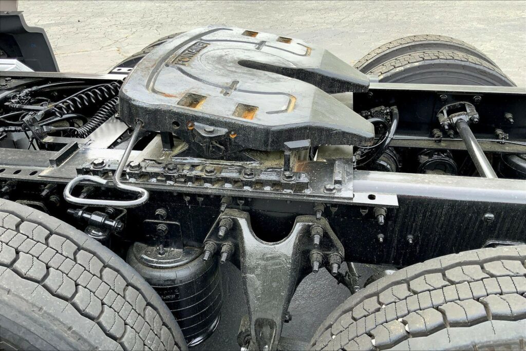 2022 CUM LT625 6×4 Sleeper