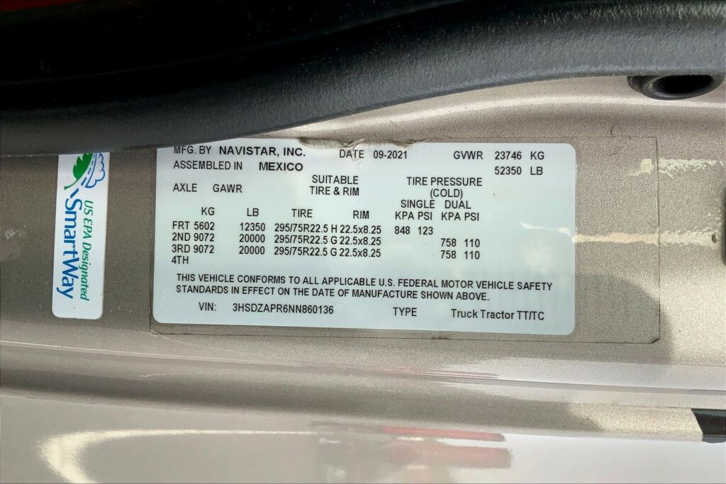 2022 CUM LT625 6×4 Sleeper