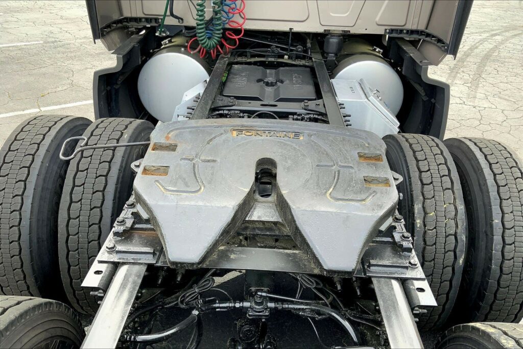 2022 CUM LT625 6×4 Sleeper