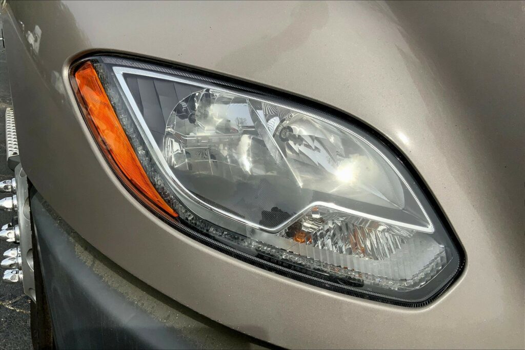 2022 CUM LT625 6×4 Sleeper