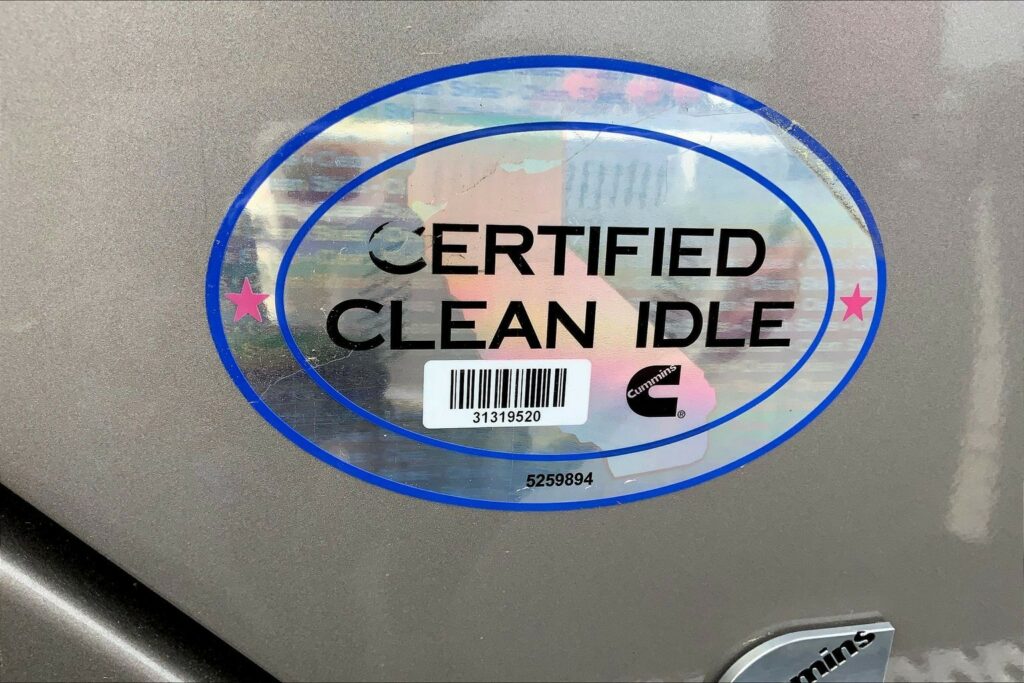 2022 CUM LT625 6×4 Sleeper