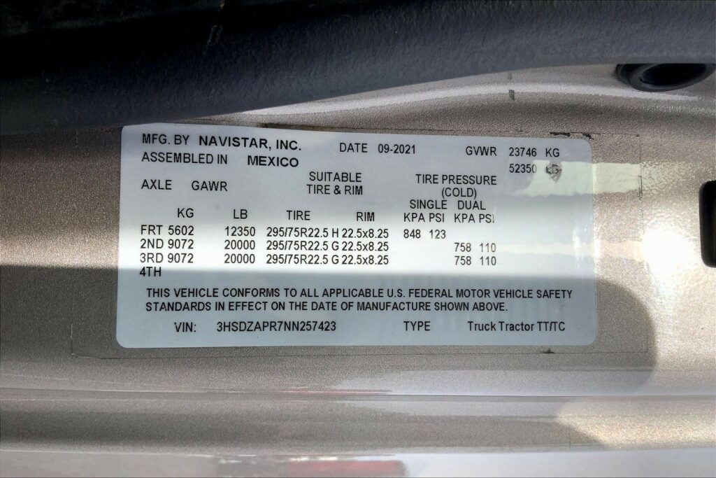 2022 CUM LT625 6×4 Sleeper