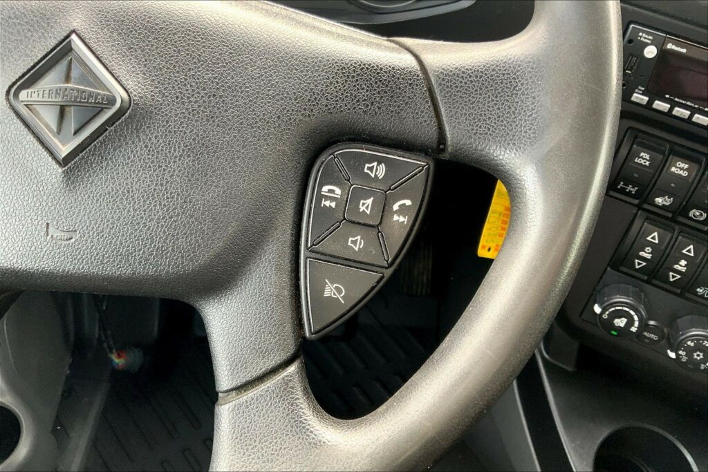 2022 CUM LT625 6×4 Sleeper