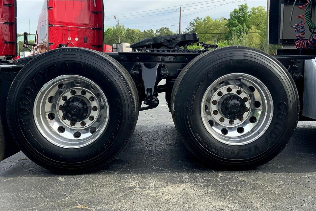 2022 CUM LT625 6×4 Sleeper