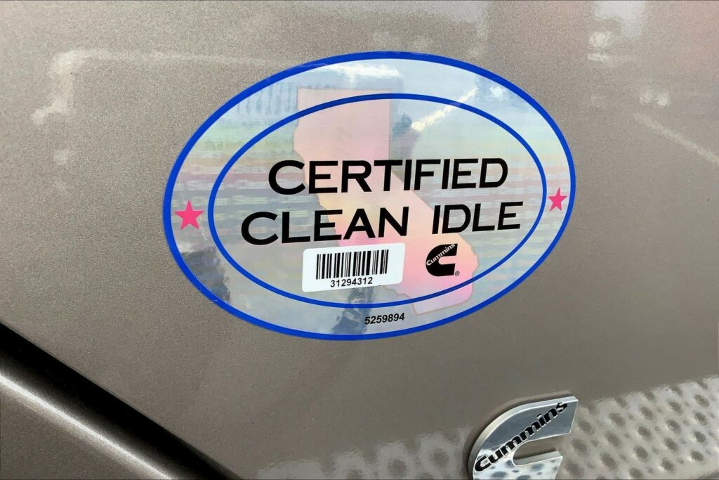 2022 CUM LT625 6×4 Sleeper