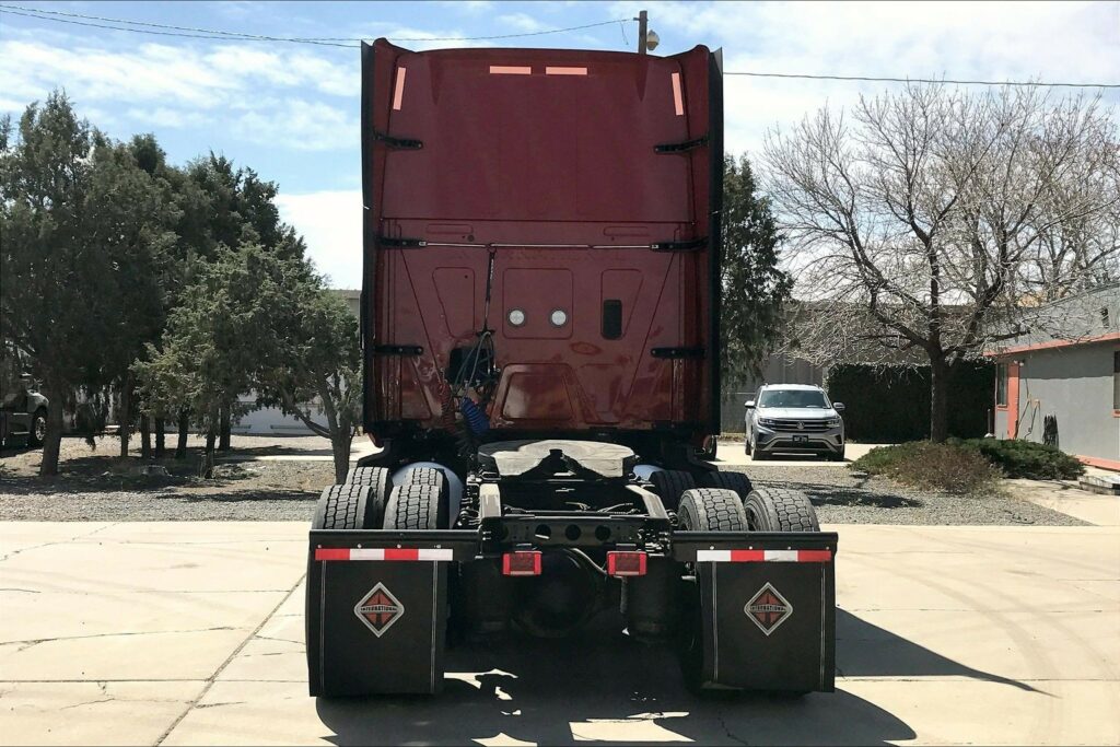 2023 CUM LT625 6X4 Sleeper