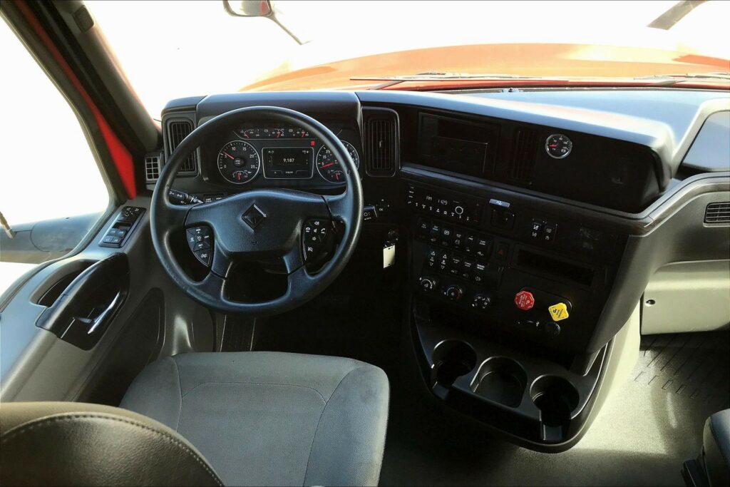 2023 CUM LT625 6X4 Sleeper