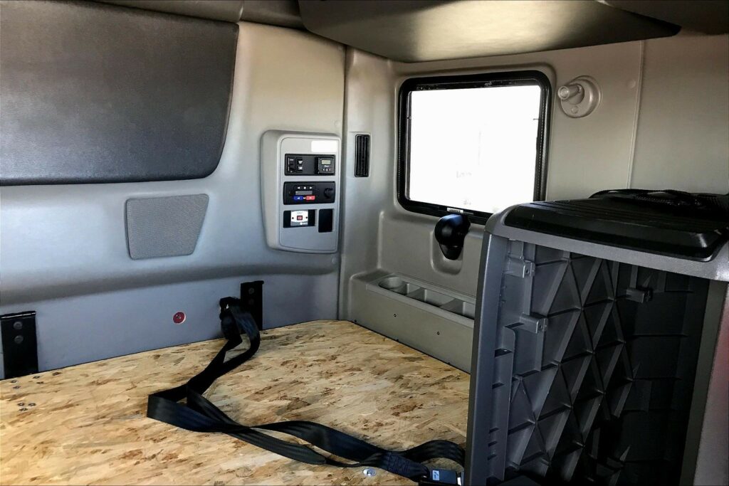 2023 CUM LT625 6X4 Sleeper