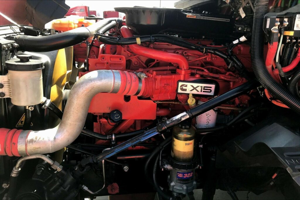 2023 CUM LT625 6X4 Sleeper