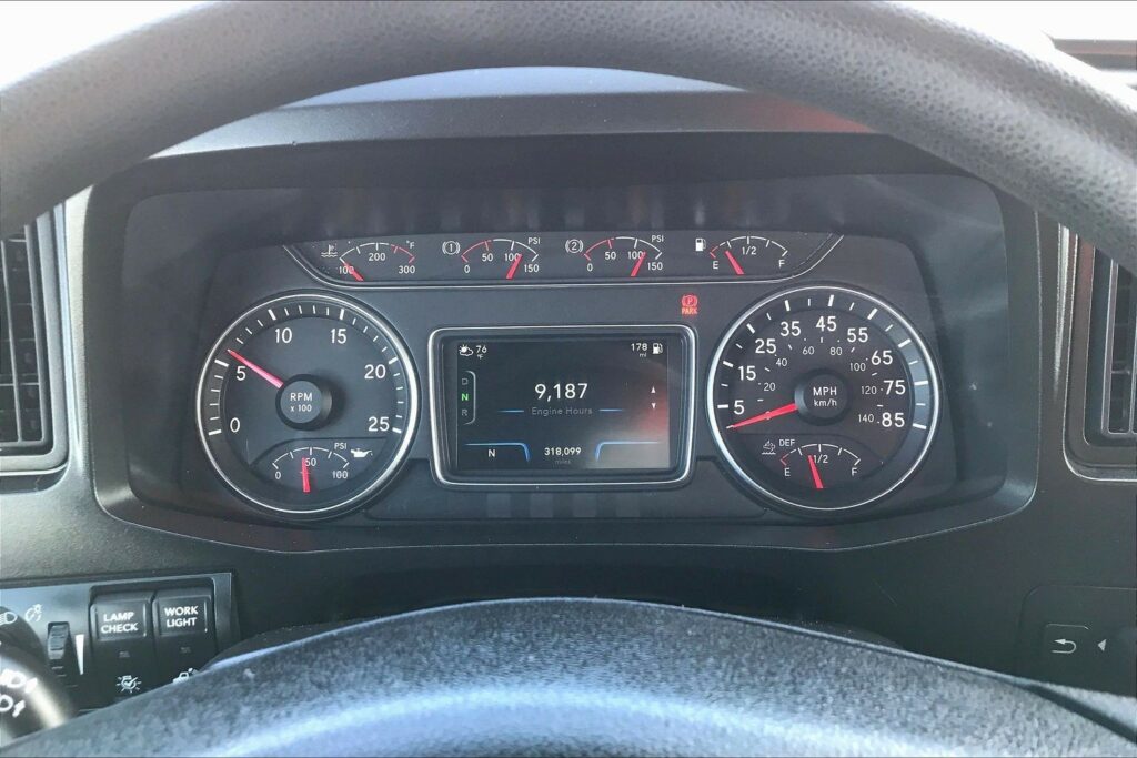 2023 CUM LT625 6X4 Sleeper