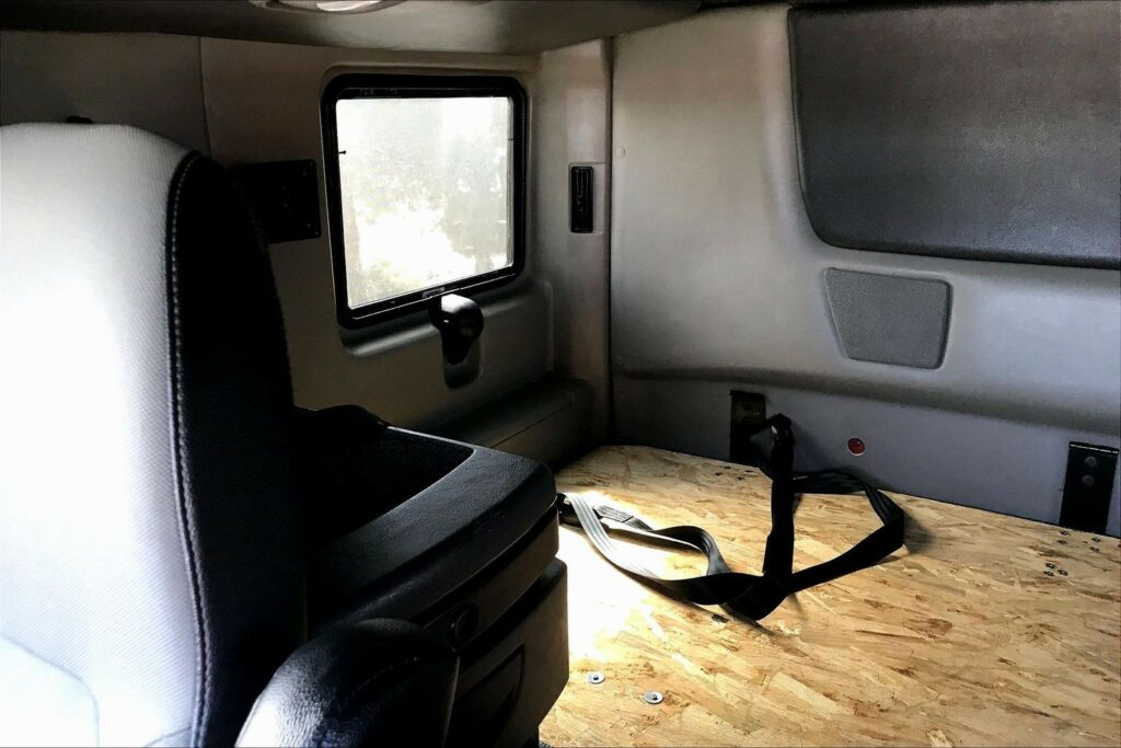 2023 CUM LT625 6X4 Sleeper