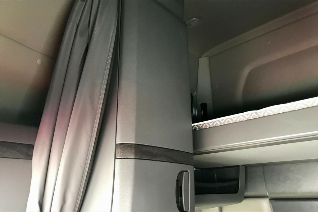 2023 CUM LT625 6X4 Sleeper