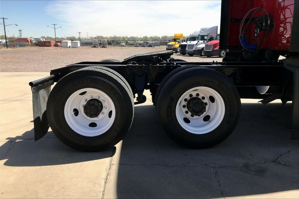 2023 CUM LT625 6X4 Sleeper