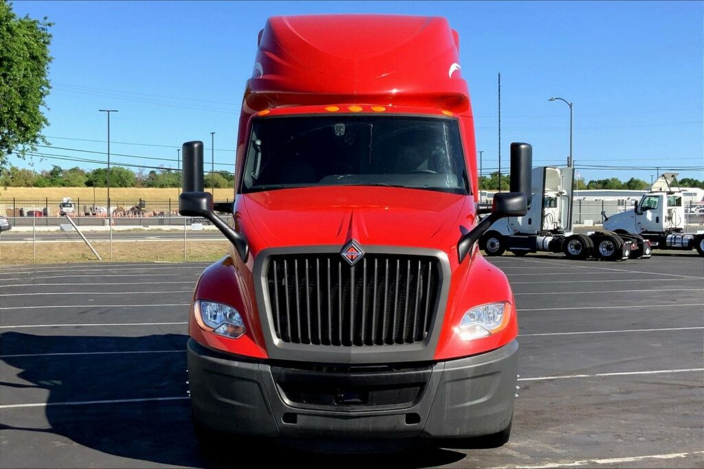 2023 CUM LT625 6X4 Sleeper