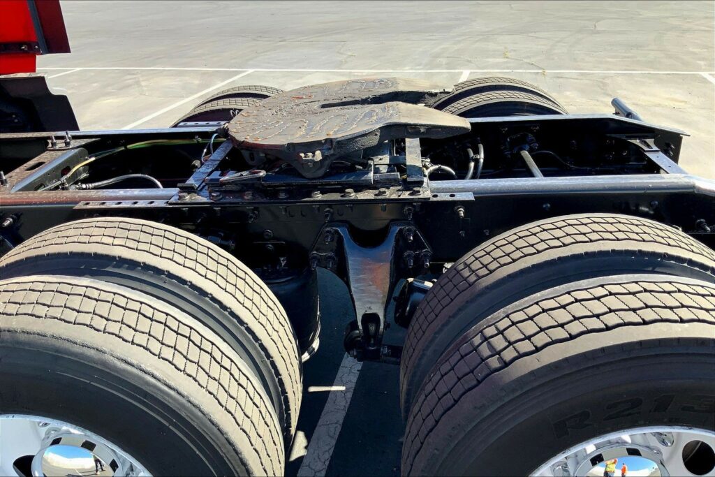 2023 CUM LT625 6X4 Sleeper