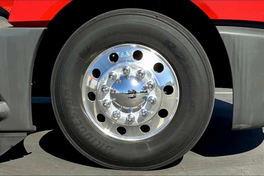 2023 CUM LT625 6X4 Sleeper