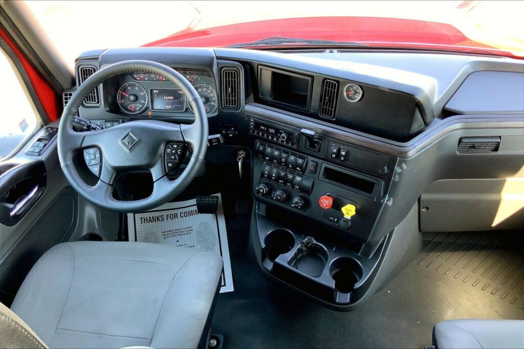 2023 CUM LT625 6X4 Sleeper