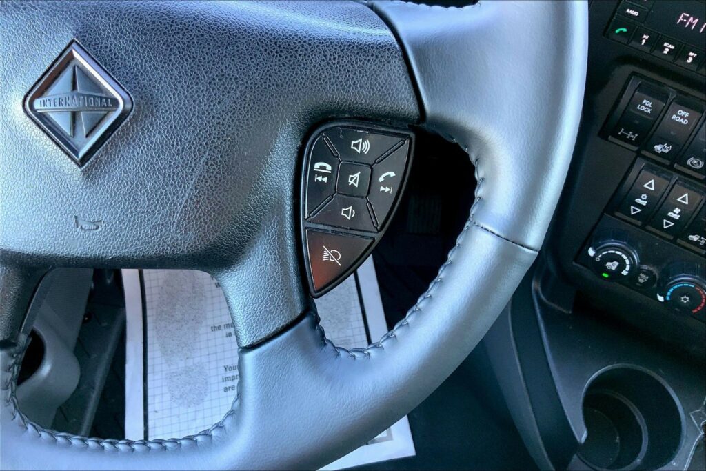 2023 CUM LT625 6X4 Sleeper