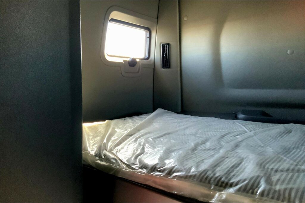 2023 CUM LT625 6X4 Sleeper