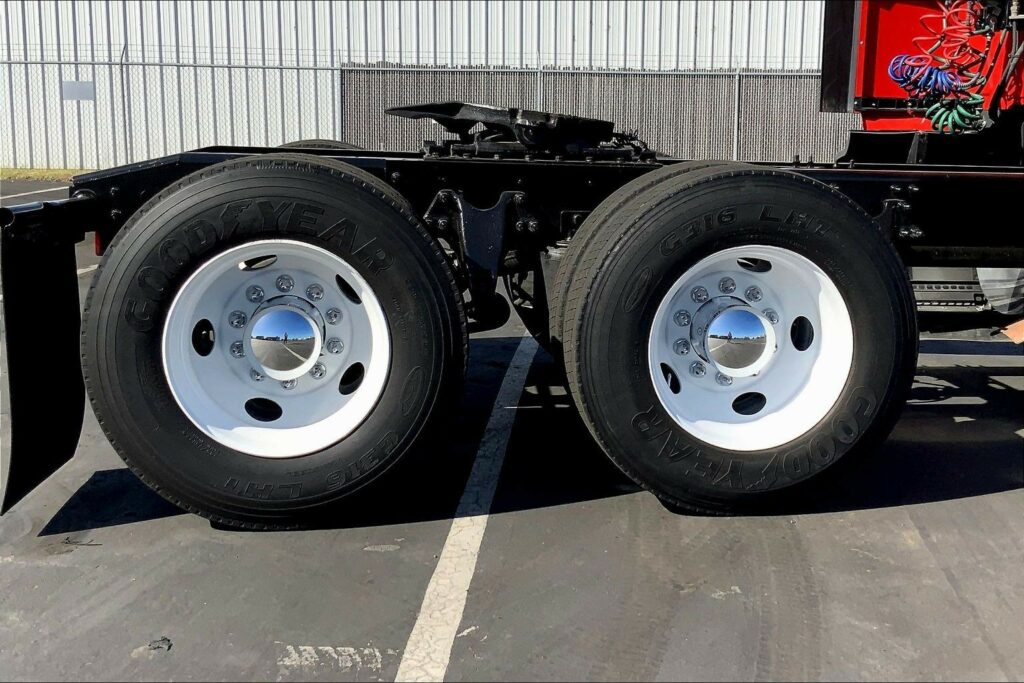 2023 CUM LT625 6X4 Sleeper