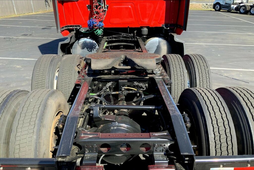 2023 CUM LT625 6X4 Sleeper