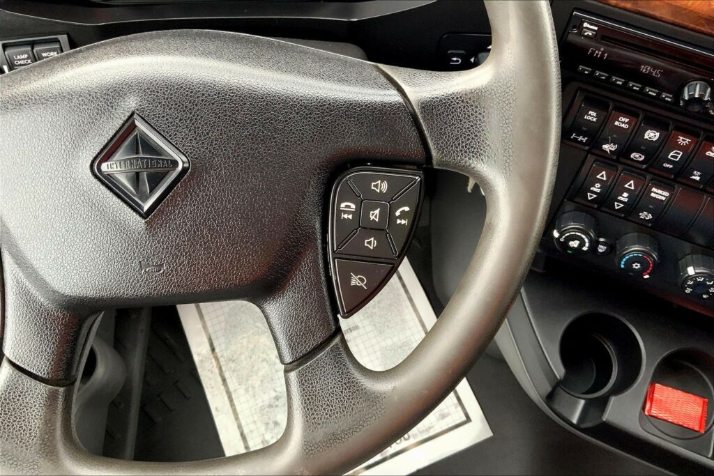 2021 CUM LT625 6×4 Sleeper