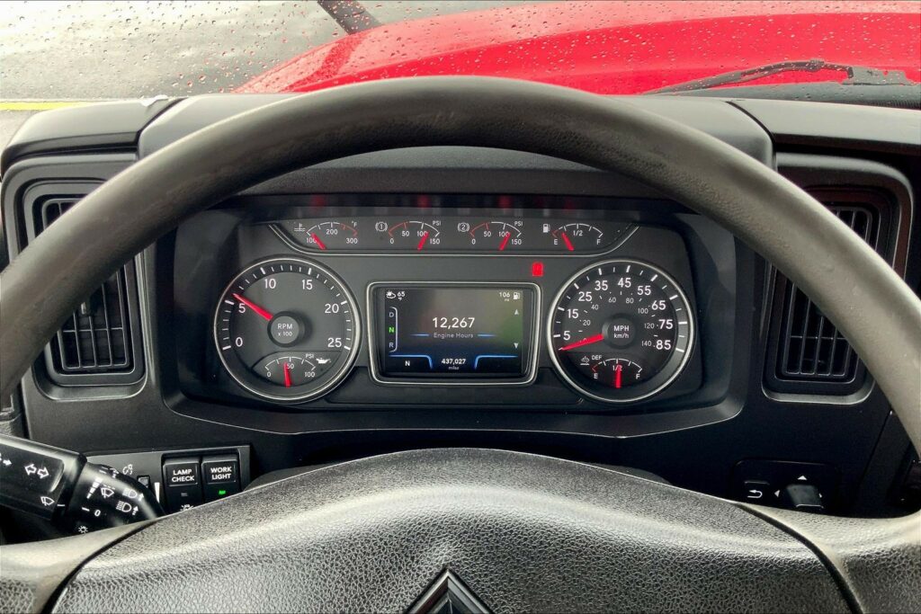 2021 CUM LT625 6×4 Sleeper