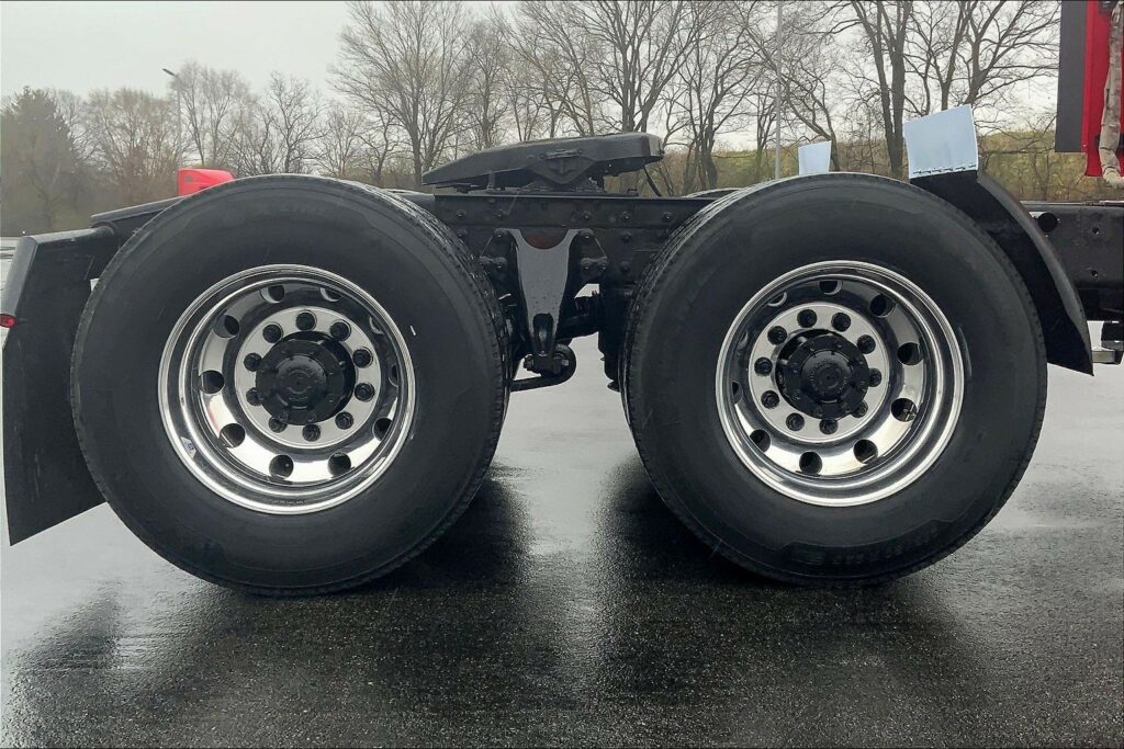 2021 CUM LT625 6×4 Sleeper