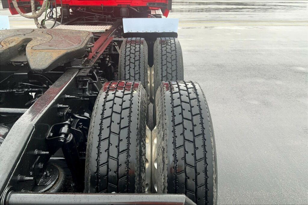 2021 CUM LT625 6×4 Sleeper