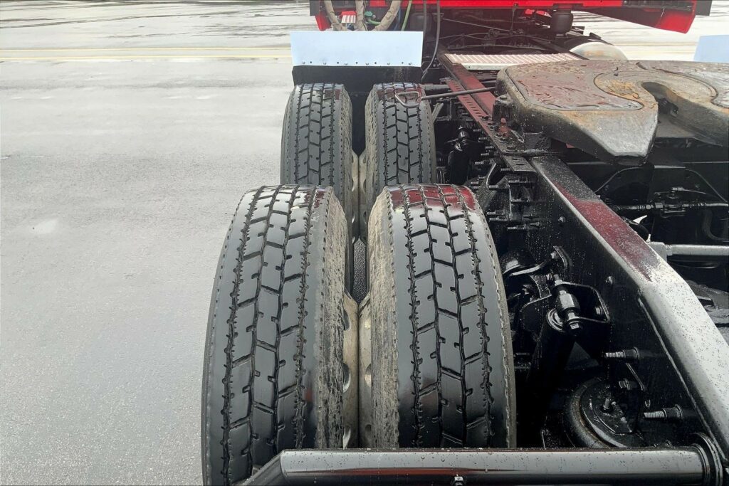 2021 CUM LT625 6×4 Sleeper