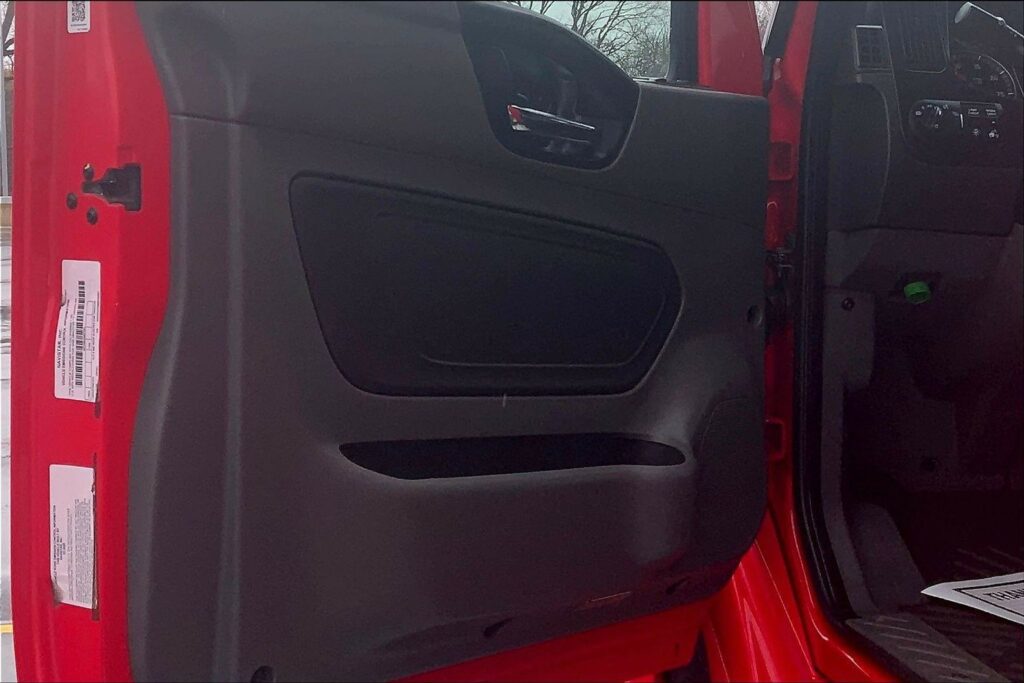 2021 CUM LT625 6×4 Sleeper