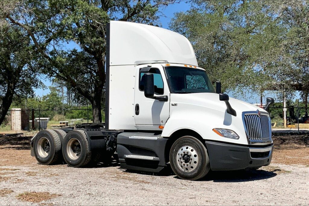 2022 CUM LT625 6×4 Day Cab