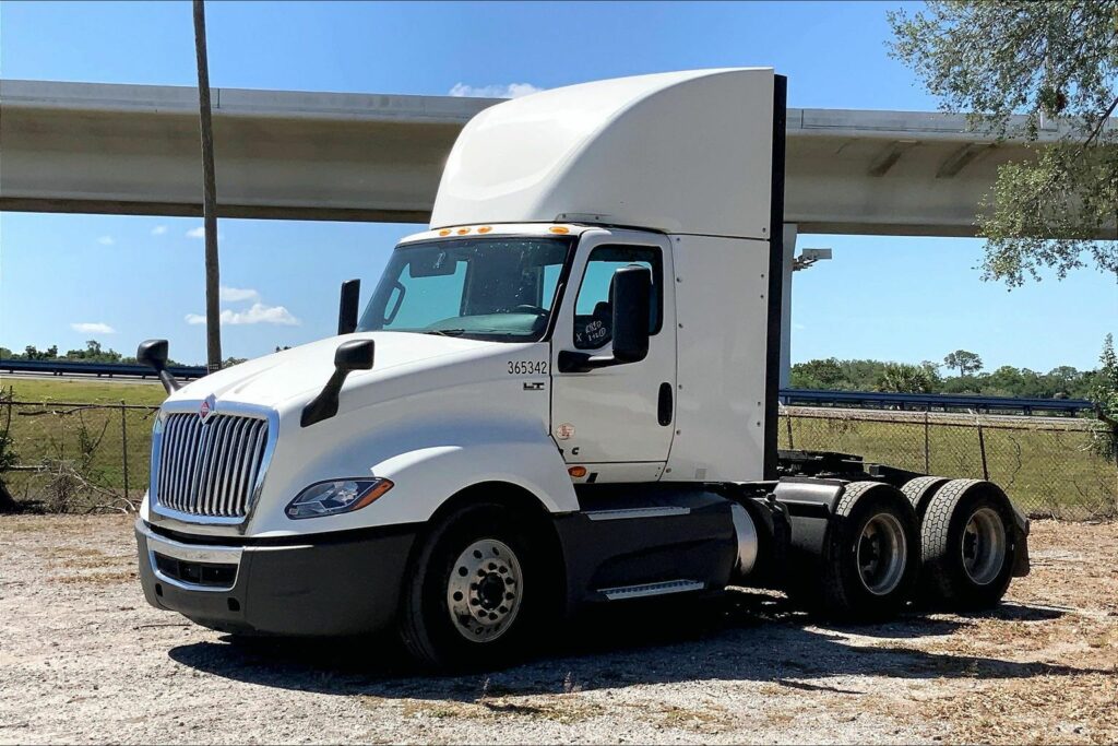 2022 CUM LT625 6×4 Day Cab