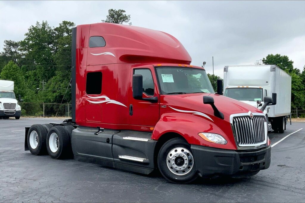 2023 CUM LT625 6X4 Sleeper