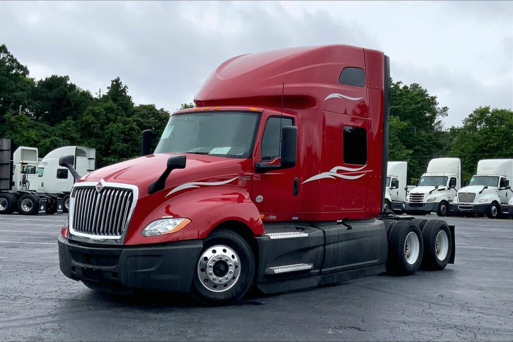 2023 CUM LT625 6X4 Sleeper