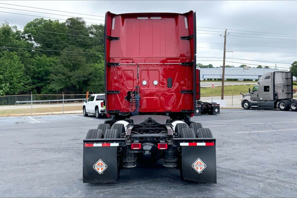 2023 CUM LT625 6X4 Sleeper