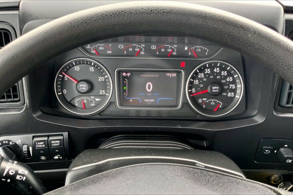 2023 CUM LT625 6X4 Sleeper